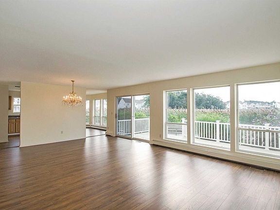 5th image of 33 Spinnaker Ln