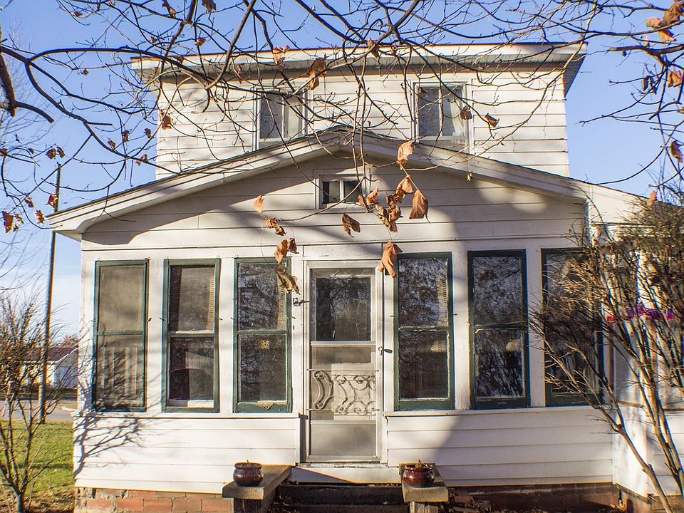 2nd image of 604 Elm St