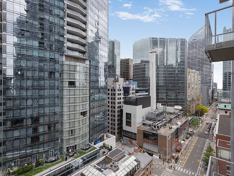 126 Simcoe St #1407 — Photo 27