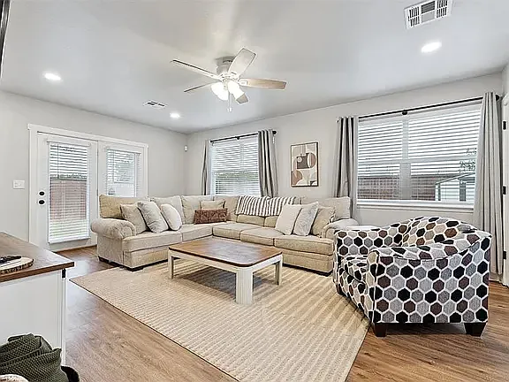 10609 N McKinley Ave — Photo 8