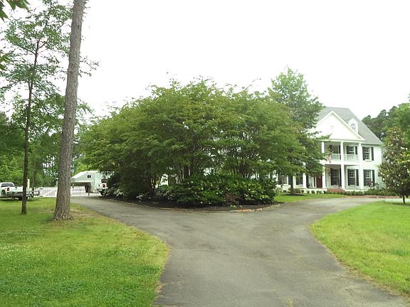 4th image of 910 Skyline Dr