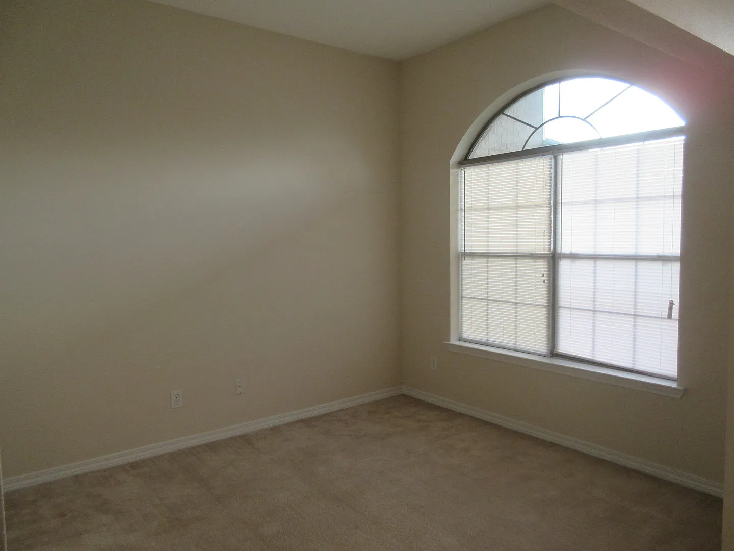 Beautiful 4BR/2BA home in North Central Pensacola. — Photo 2