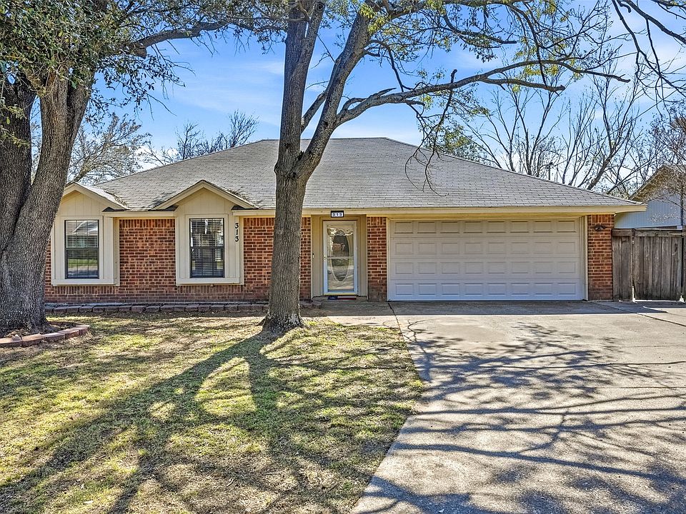 1st image of 313 Oakwood Cir