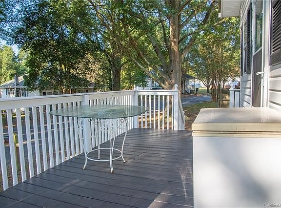 4th image of 146 Dixon Cir