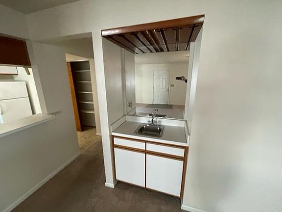 5th image of 839 Little Bay Ave APT D