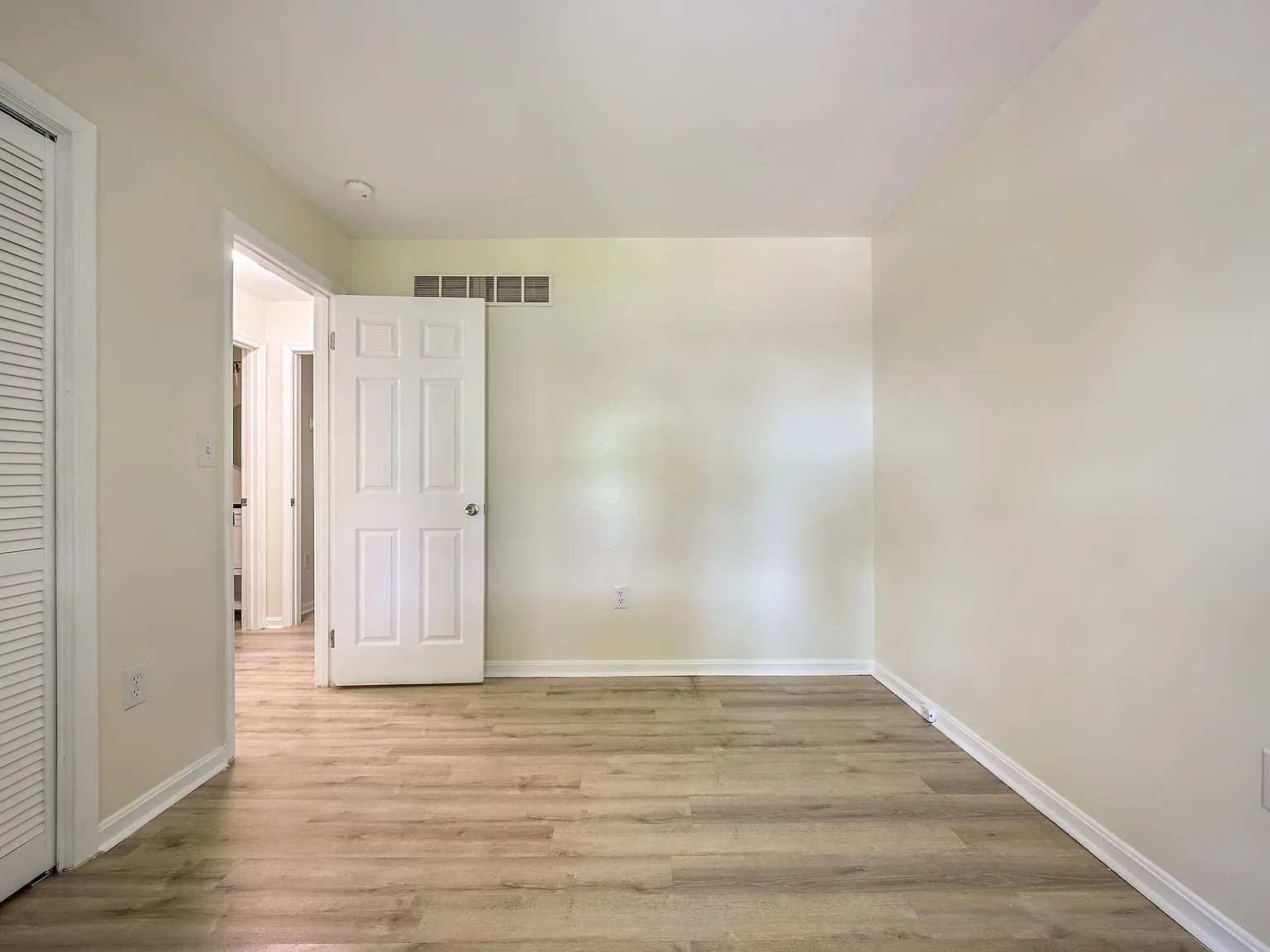 3 bed, 1225 sqft, $1,250 — Photo 2