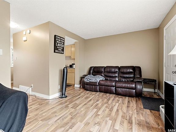 2nd image of 3828 Castle ROAD
