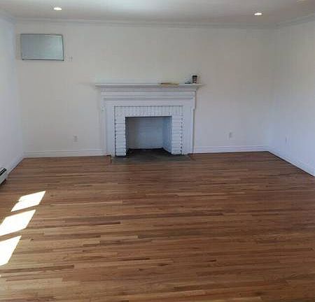 5th image of 579 S Bayview Ave #0