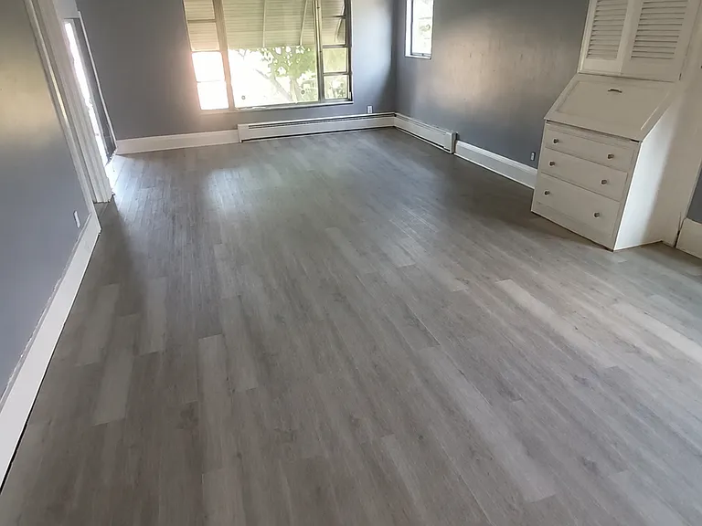 4625 Lewis Ave — Photo 2
