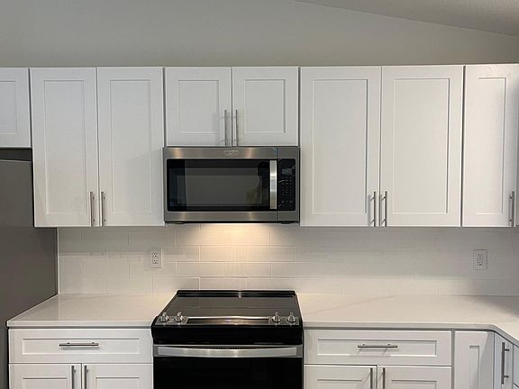 3rd image of 1889 Hazelton St NW