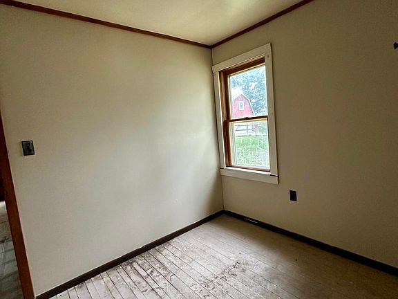 5th image of 303 W Avenue C