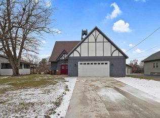 107 N Main St, North Prairie, WI 53153