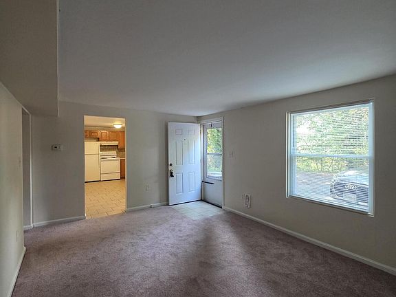 4th image of 228 Marlou St