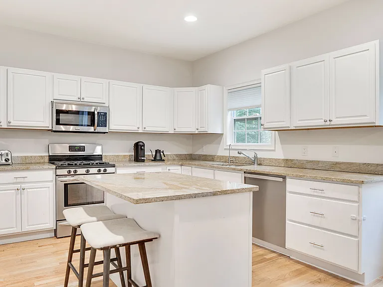 32 Gardiners Ln — Photo 14