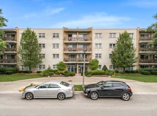 8210 Elmwood Ave APT 110, Skokie, IL 60077