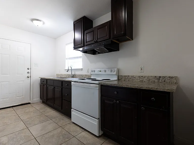 601 Coleman St #2 — Photo 8