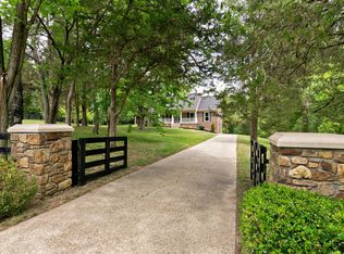 5313 Montfort Ln, Crestwood, KY 40014