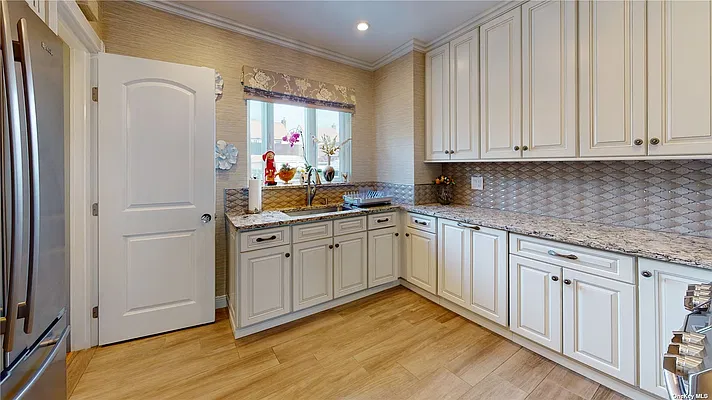 Sold by Trademarko Realty Inc | media 7