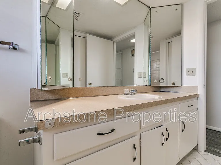 4508 NW 26th St — Photo 32
