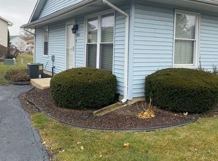 2301 Aster Dr, Crest Hill, IL 60403