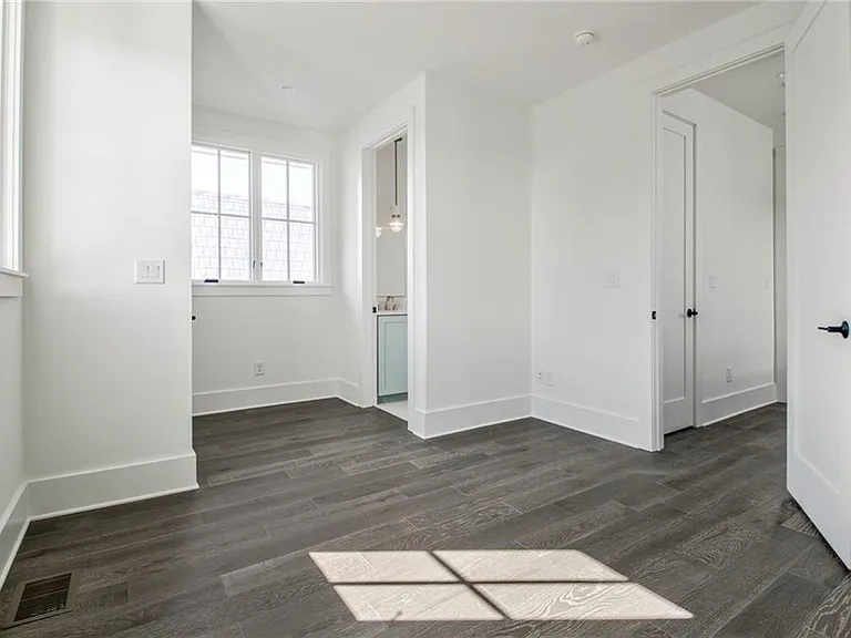 135 Carlyle Ln — Photo 20