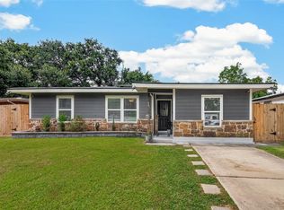 901 Temple Cir, Hitchcock, TX 77563