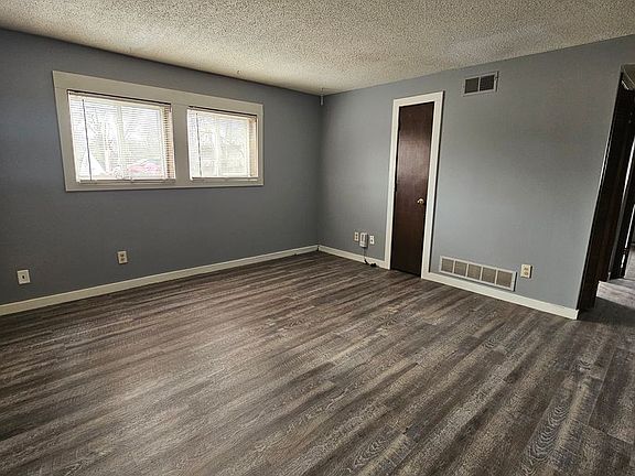 4th image of 2330 & 2324 E Locust St #201