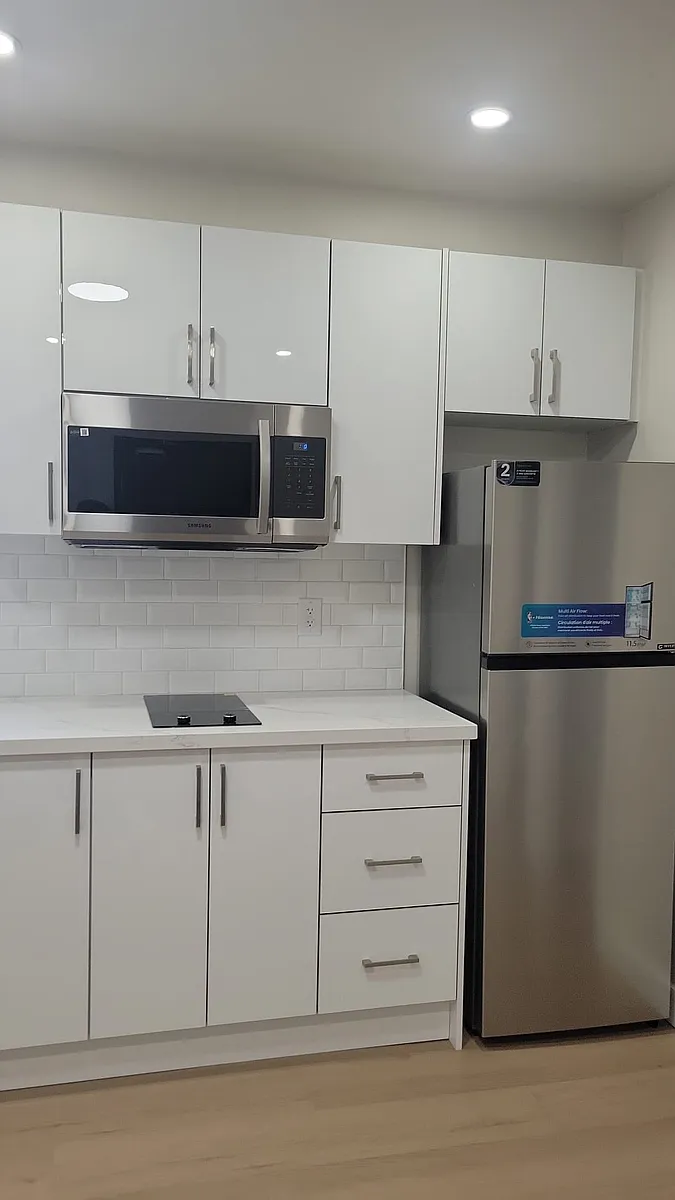 Building Photo - 304 Albert St W #204