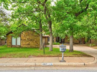 1917 Chaparral Ln, Edmond, OK 73013