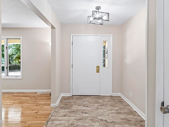 5th image of 107 Jason Ln