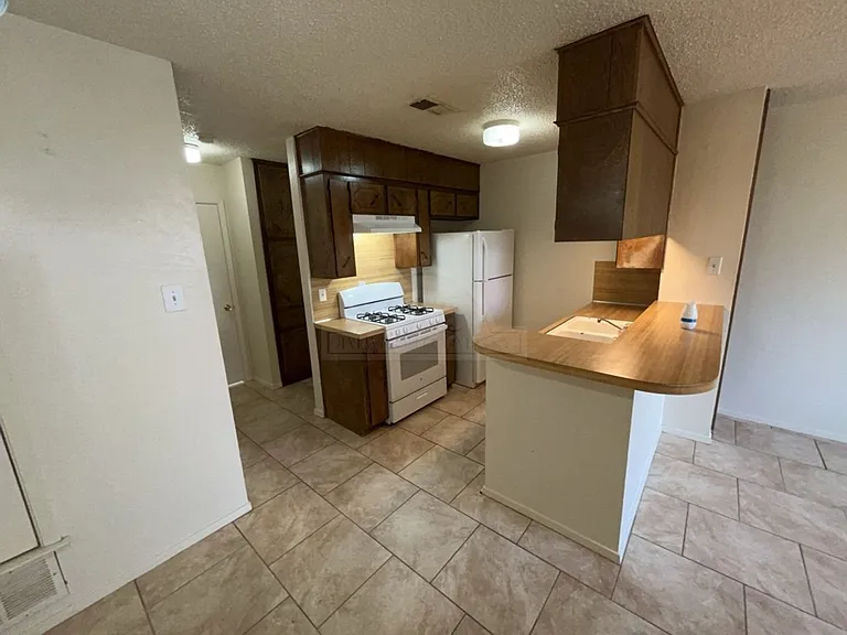 2210 Silverway, Killeen — Photo 6