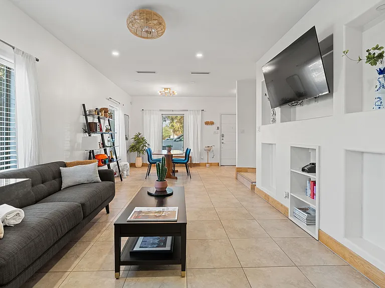 3002 S L Ln #4 — Photo 2
