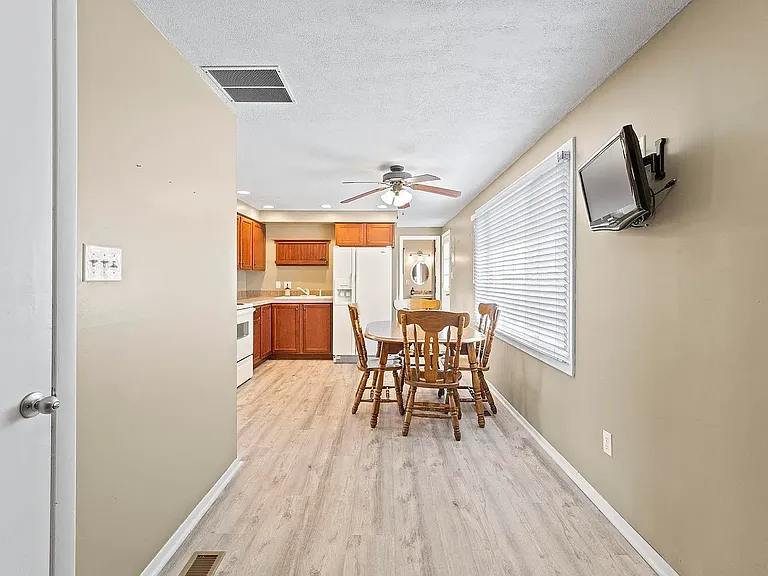 603 E Warfield St — Photo 11
