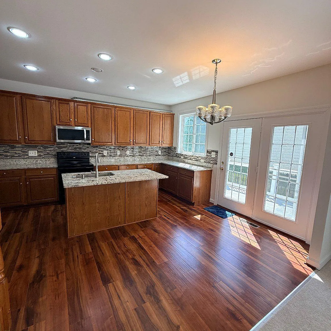 4 bed, 3.5 bath, 3440 sqft, $4,200 — Photo 4
