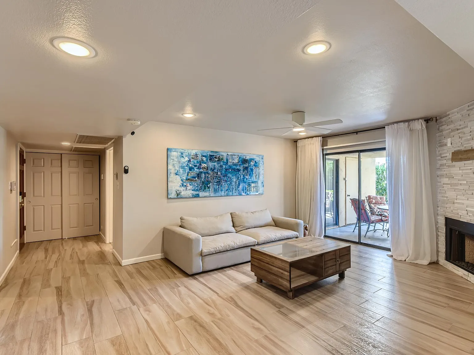 2 bed, 1169 sqft, $1,925 — Photo 3