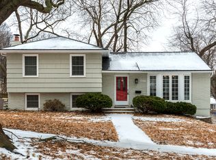 8809 W 72nd St, Prairie Village, KS 66204