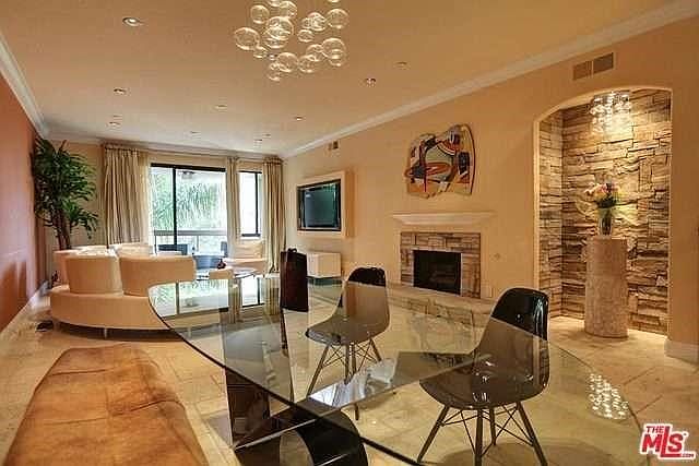 1st image of 324 N Palm Dr Unit 305