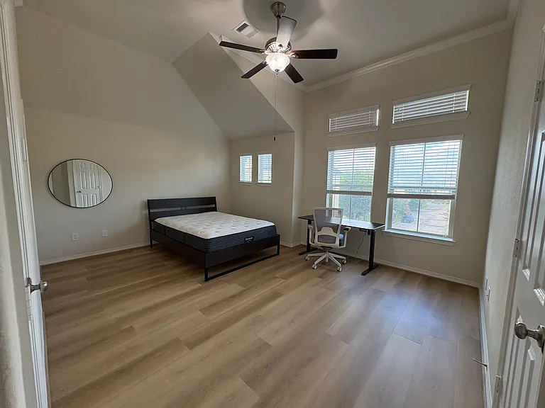 2707 Shadybrook Meadow Dr — Photo 2