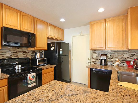 4th image of 7300 Sunshire Ln