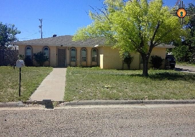 1st image of 835 W 19th St