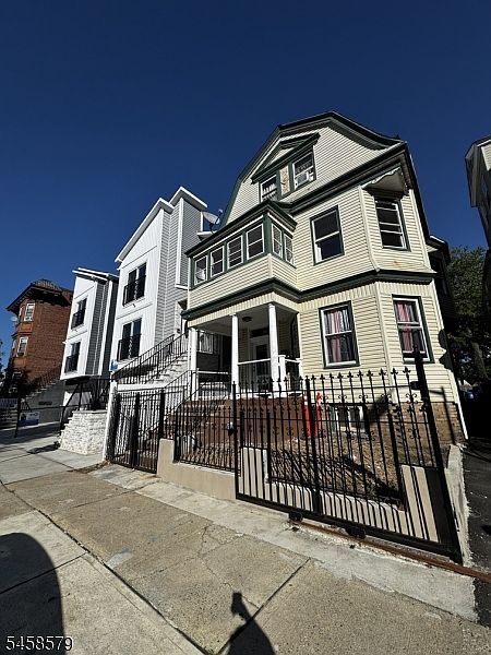 1st image of 196 Amherst St