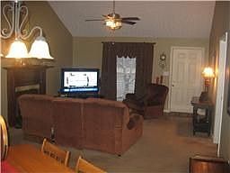 4th image of 800 Gardendale Ln