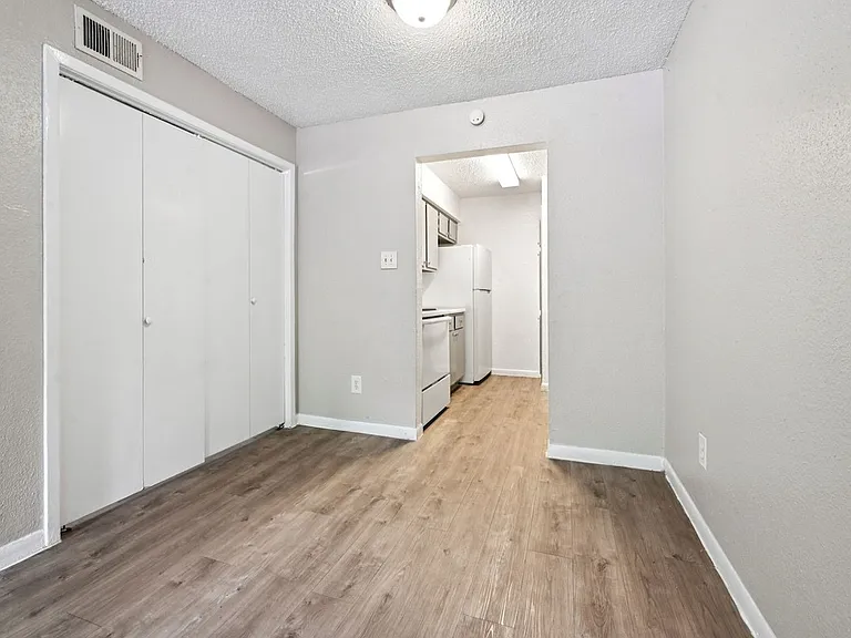 Pine Creek Apartments — Photo 49