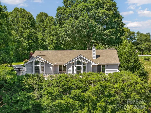 94 Oakcrest Ln, Waynesville, NC 28786