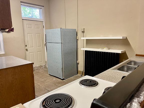 3rd image of 1028 Jefferson Ave Unit 1
