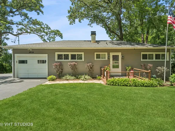 3235 E Lake Shore Dr, Wonder Lake, IL 60097