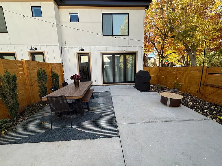 2352 Irving St — Photo 16