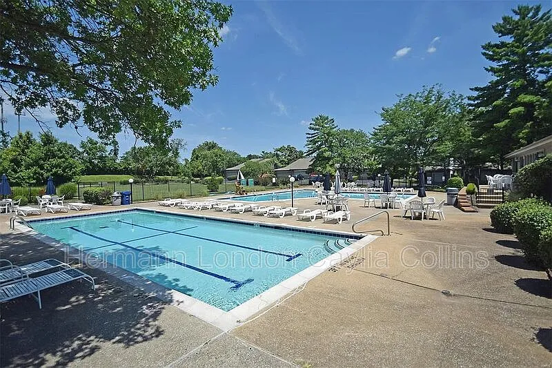 2 bed, 2.0 bath, 868 sqft, $1,299 — Photo 2
