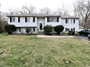 5 Partridge Dr, Coventry, RI 02816