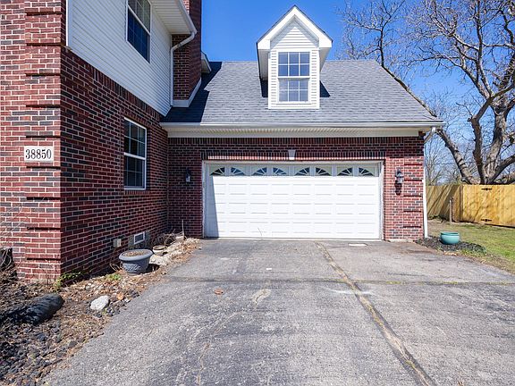 4th image of 38850 Ann Arbor Trl